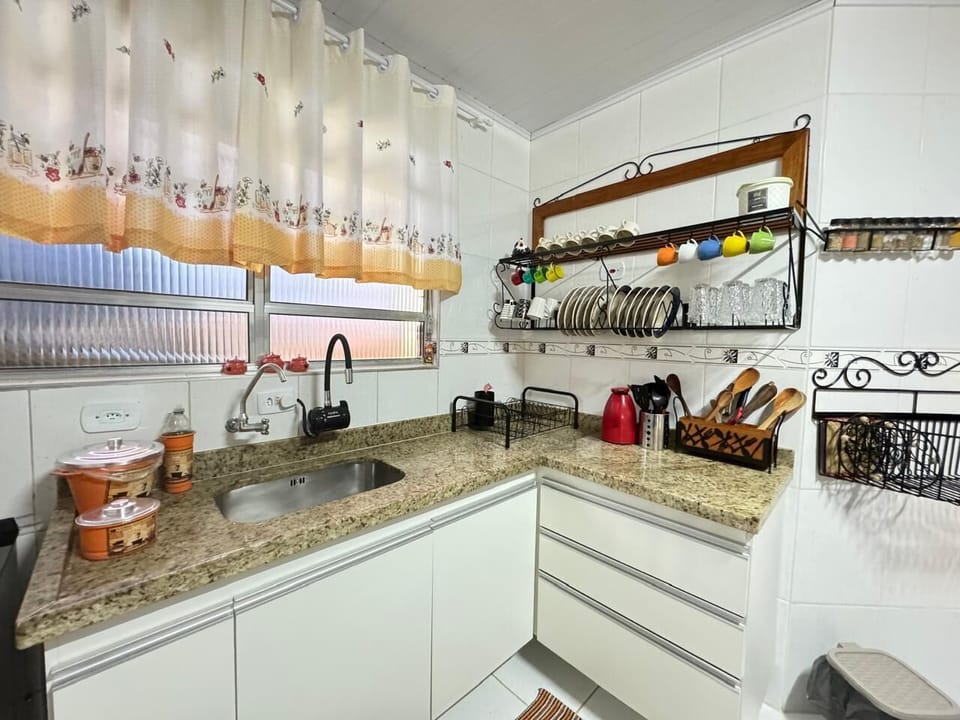 Premium House | Private kitchen | Full-size fridge, microwave, oven, stovetop