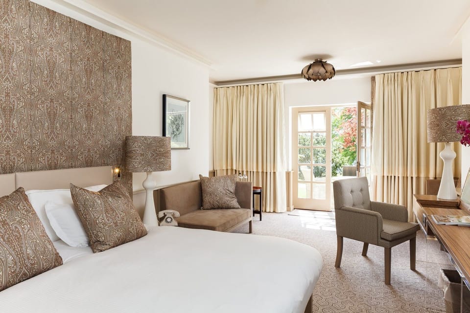 Premium bedding, in-room safe, desk, free WiFi