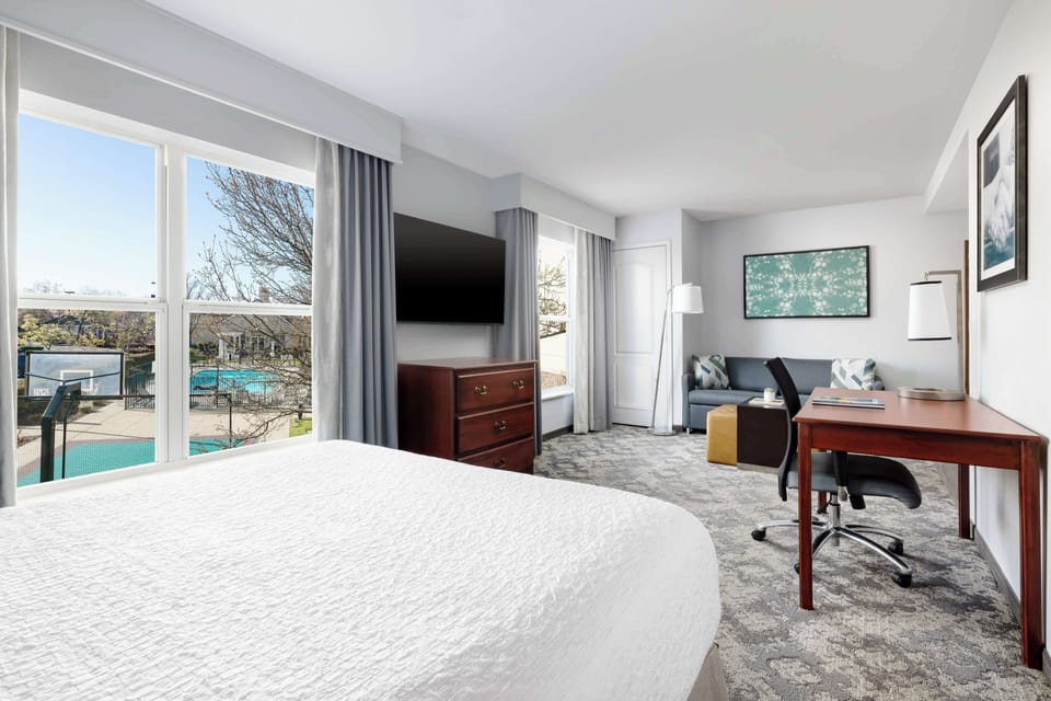 Suite, 1 Bedroom, Non Smoking | Premium bedding, down comforters, pillowtop beds, in-room safe