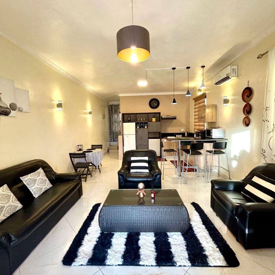 Deluxe Apartment, Balcony, Pool View | Living area