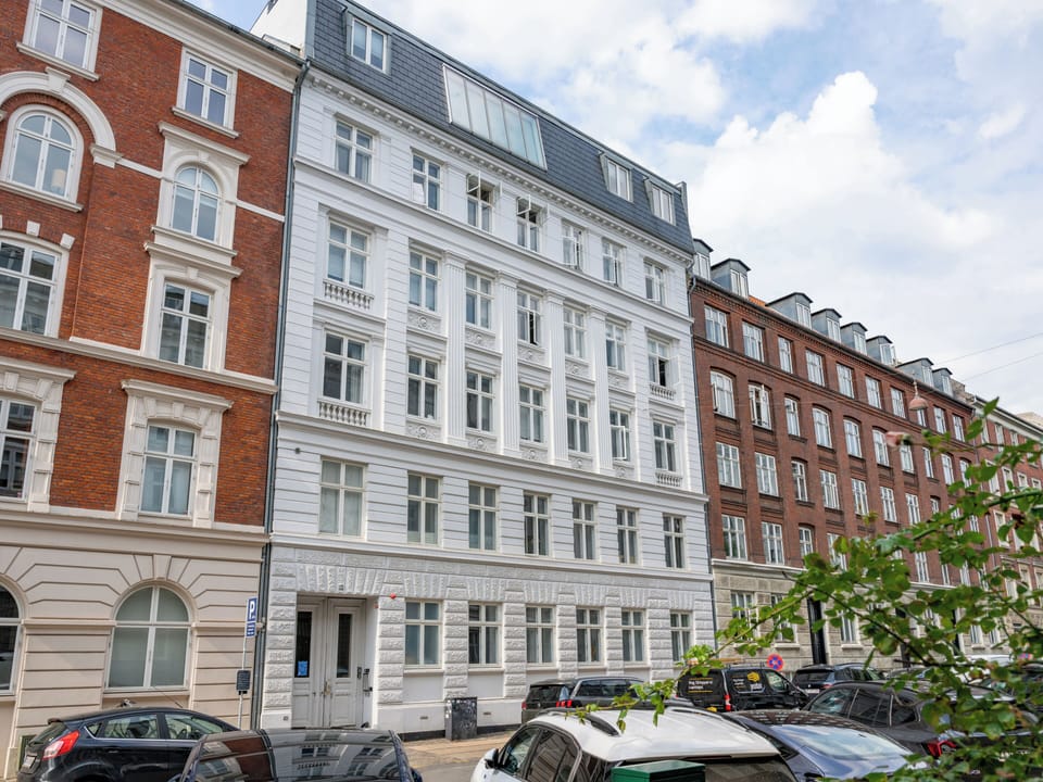 Apartment, 3 Bedrooms, Balcony, Garden View | Front of property