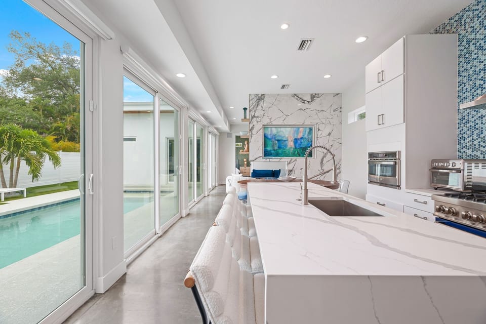 House, 3 Bedrooms | Private kitchen | Fridge, oven, coffee/tea maker, toaster