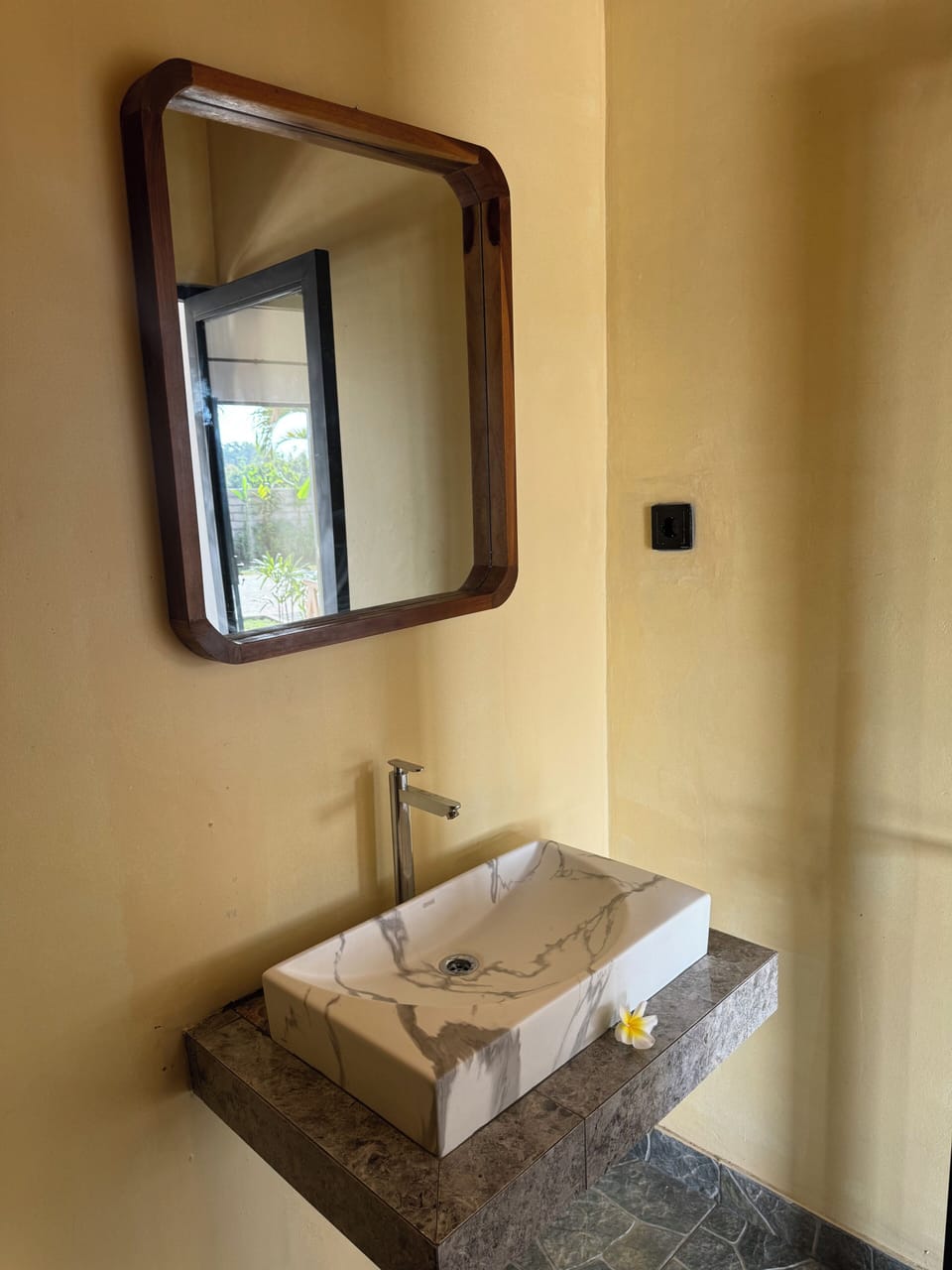Deluxe Double Room, Pool View | Bathroom | Shower, towels, soap, toilet paper