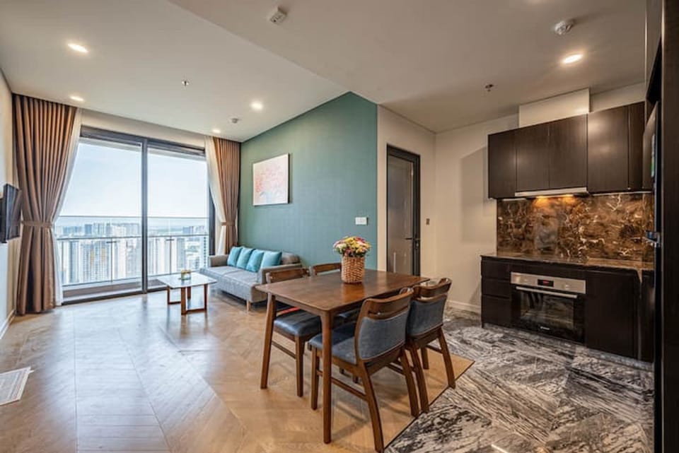 Business Suite, 1 Bedroom, Club Lounge Access, City View | Frette Italian sheets, premium bedding, down comforters