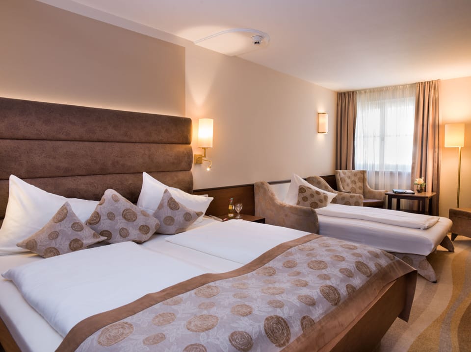 Standard Triple Room | Hypo-allergenic bedding, minibar, in-room safe, desk