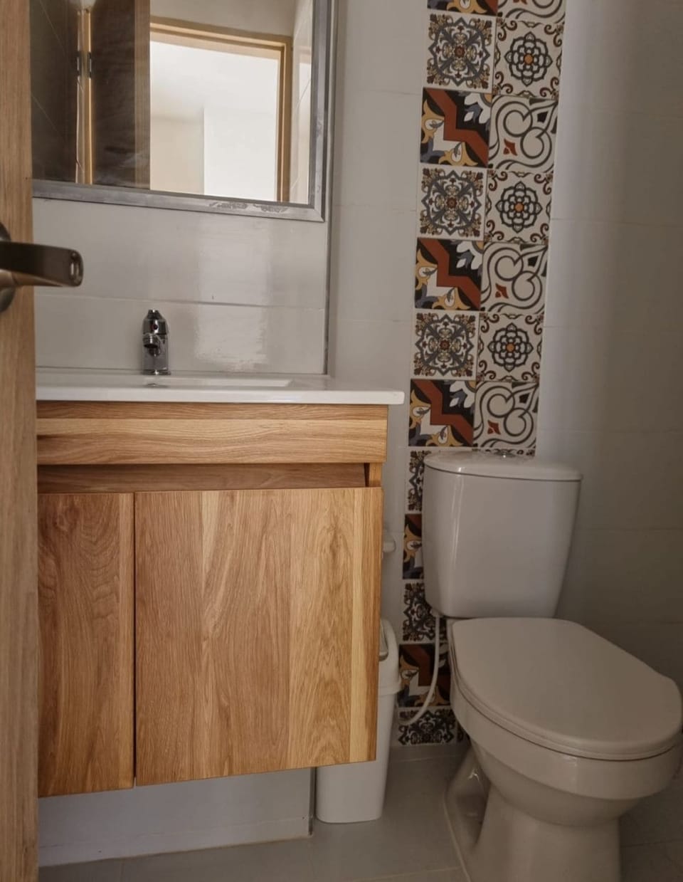 Classic Double Room | Bathroom | Shower, free toiletries, towels, soap