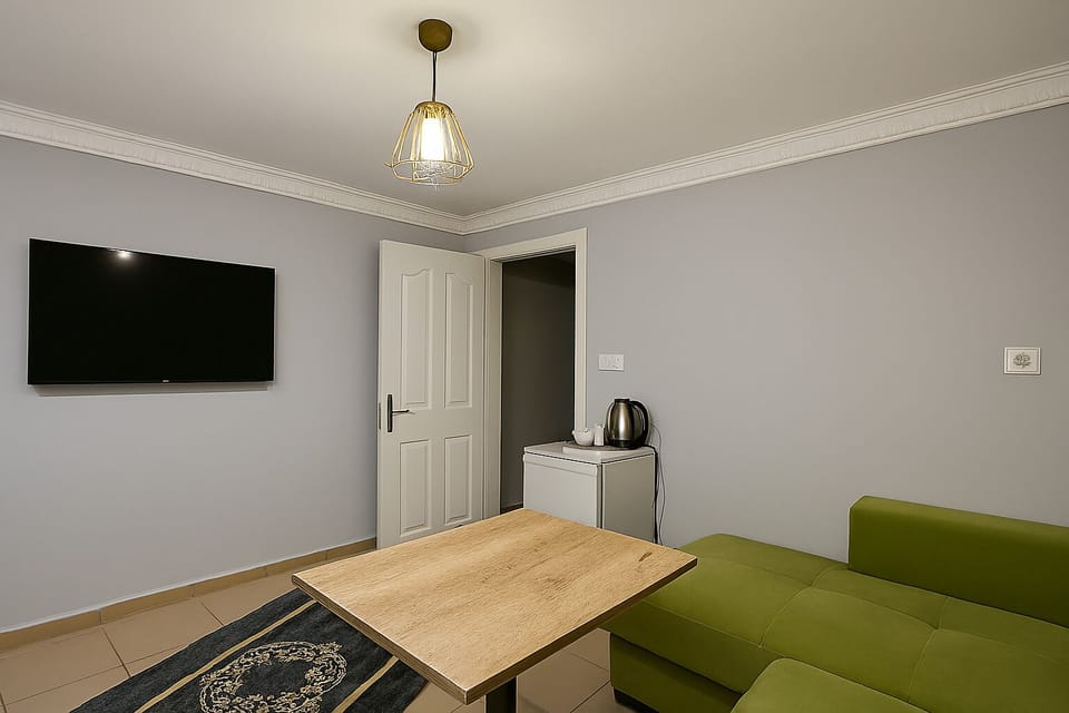 Junior Suite | Living area | 43-inch Smart TV with satellite channels, Netflix, Hulu