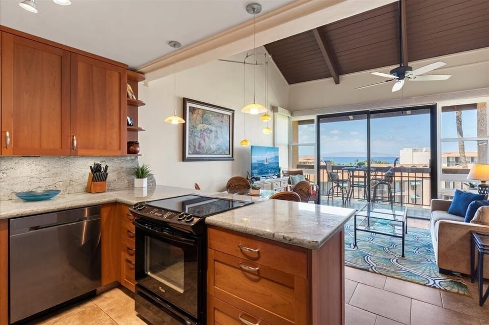 Condo, 2 Bedrooms | Private kitchen | Fridge, oven, stovetop, coffee/tea maker