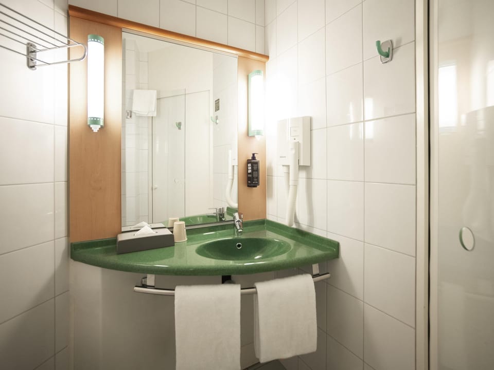 In-room safe, desk, soundproofing, iron/ironing board