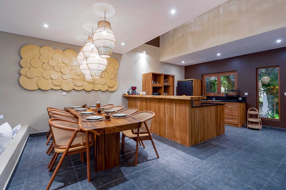 Basic Villa | Dining