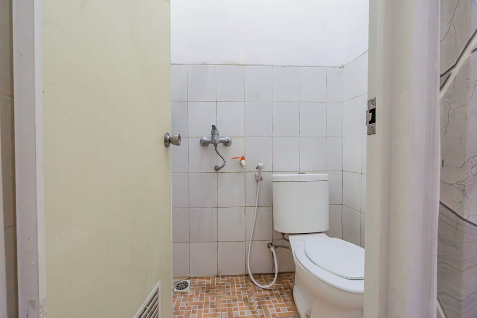 Standard Double Room | Bathroom | Shower, towels, soap, toilet paper
