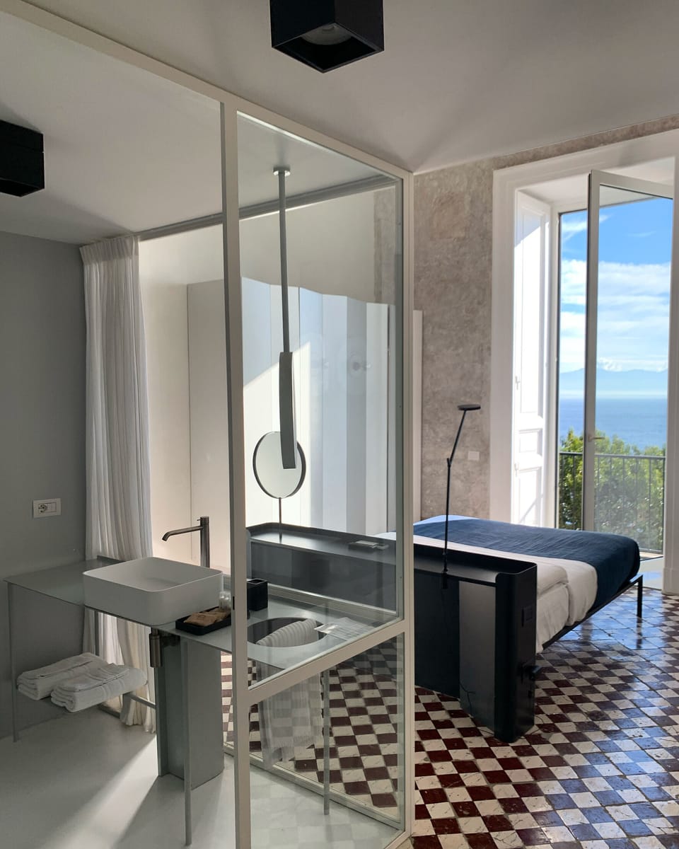 Deluxe Room | In-room safe, iron/ironing board, free WiFi, bed sheets