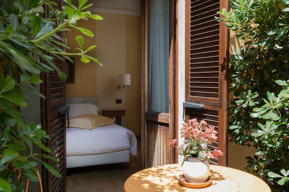 Superior Double Room, Terrace | Premium bedding, minibar (free items), in-room safe, desk