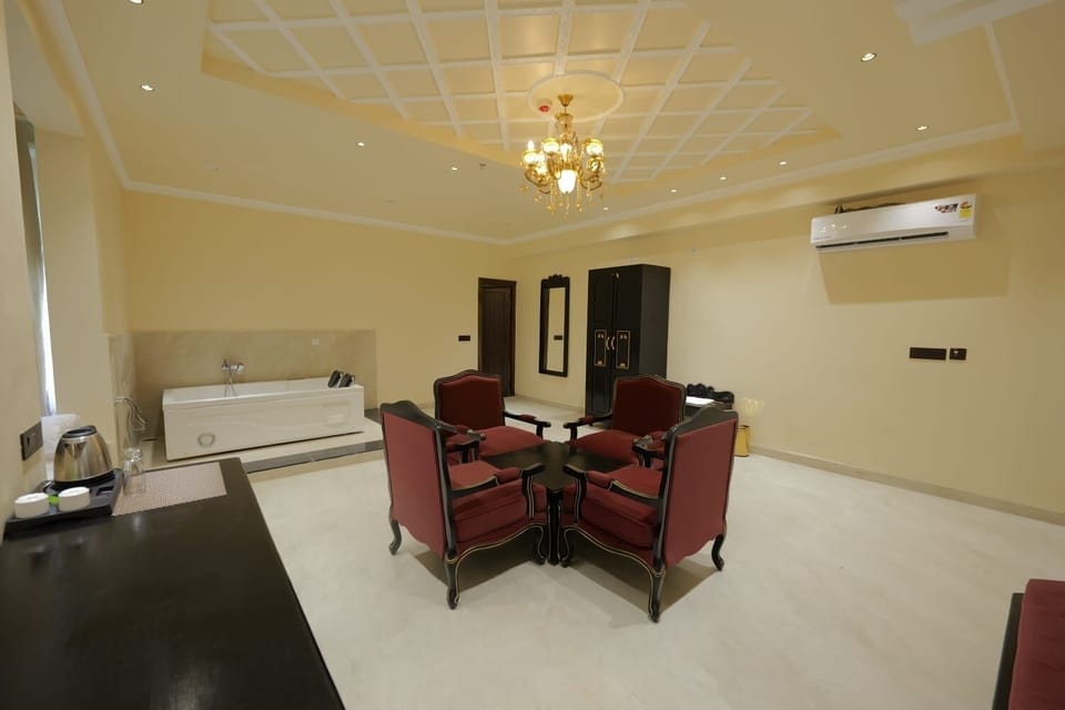 Maharaja Grand Suite | Living area