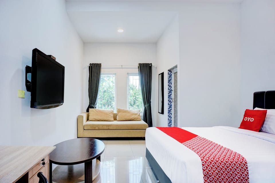 Family Suite | Desk, WiFi (free), bed sheets