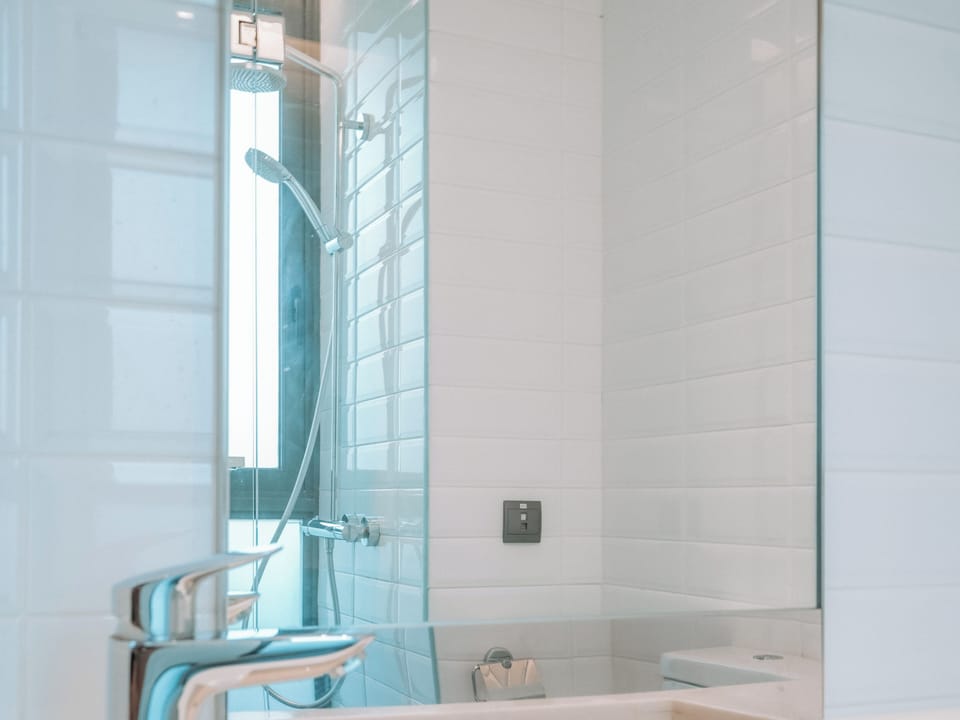 Deluxe Double, Window | Bathroom | Shower, hair dryer, towels, soap