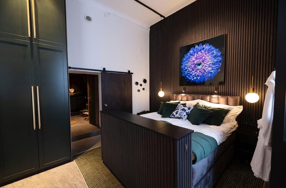 Luxury Townhome, 2 Bedrooms | 2 bedrooms, Egyptian cotton sheets, premium bedding, Select Comfort beds
