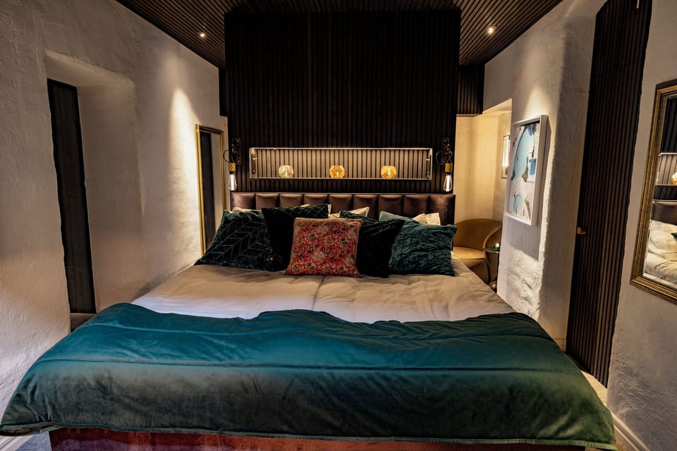 Luxury Townhome, 2 Bedrooms | 2 bedrooms, Egyptian cotton sheets, premium bedding, Select Comfort beds