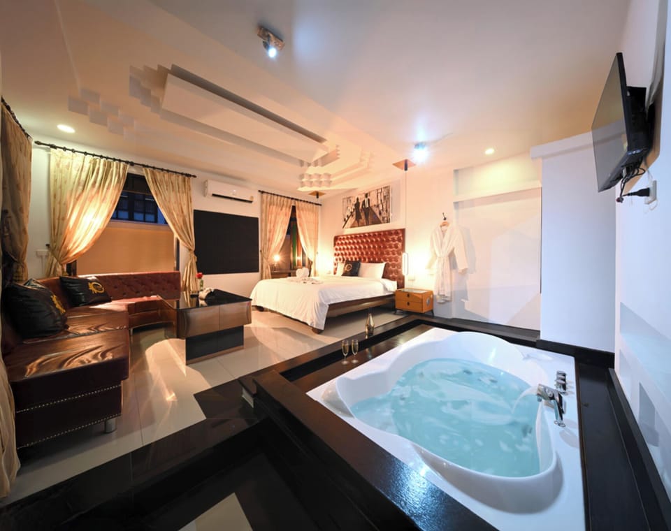 Classic Room | Minibar, free WiFi, bed sheets