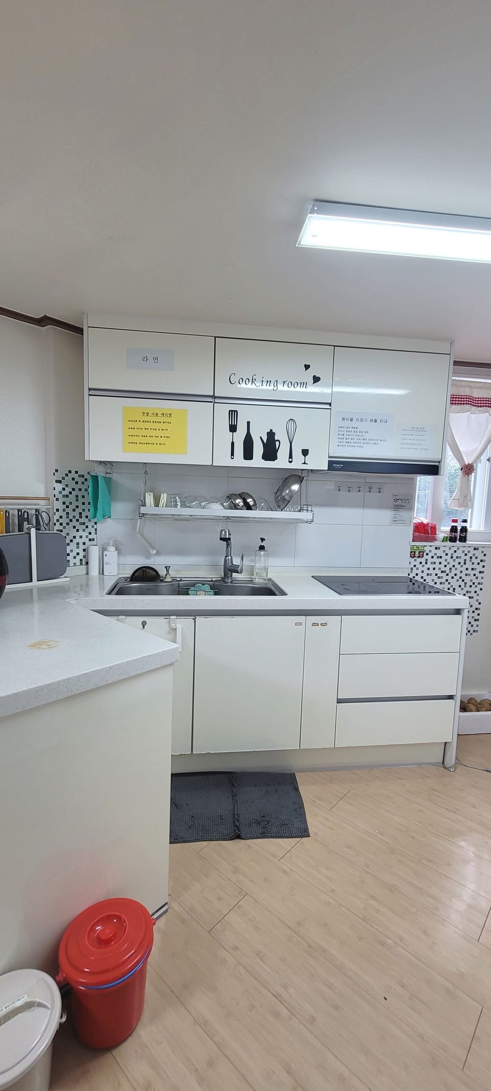Fridge, microwave, stovetop, cookware/dishes/utensils