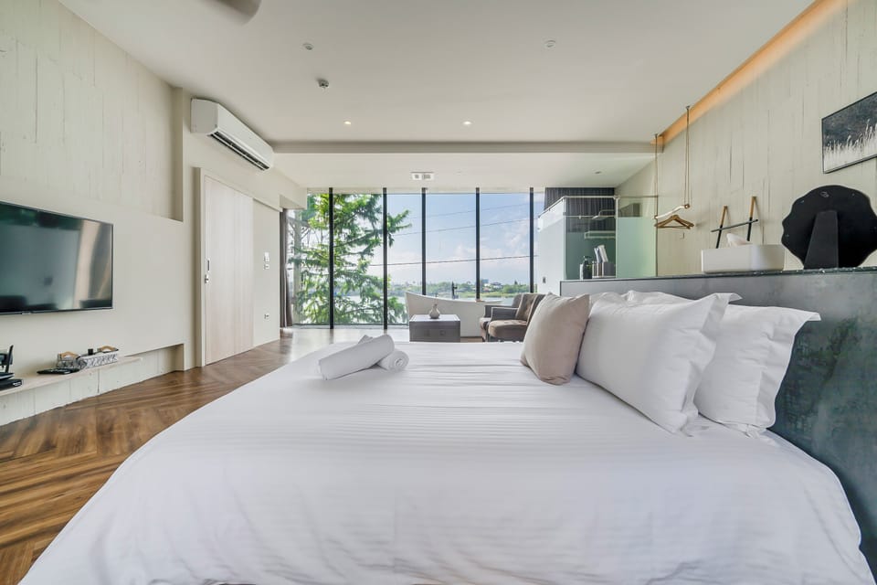 Double room with balcony | Blackout drapes, free WiFi, bed sheets