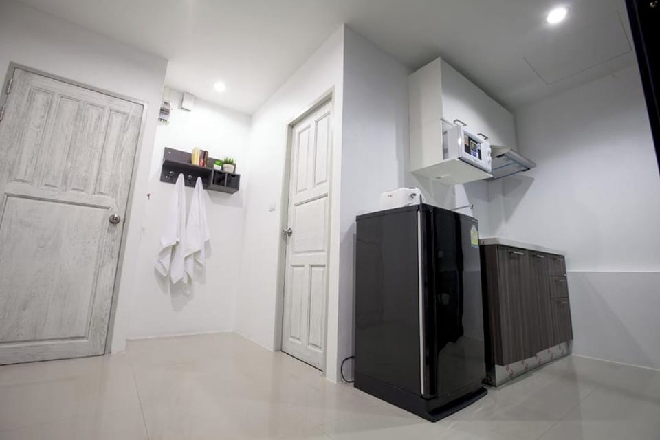 Grand Room | Desk, free WiFi, bed sheets