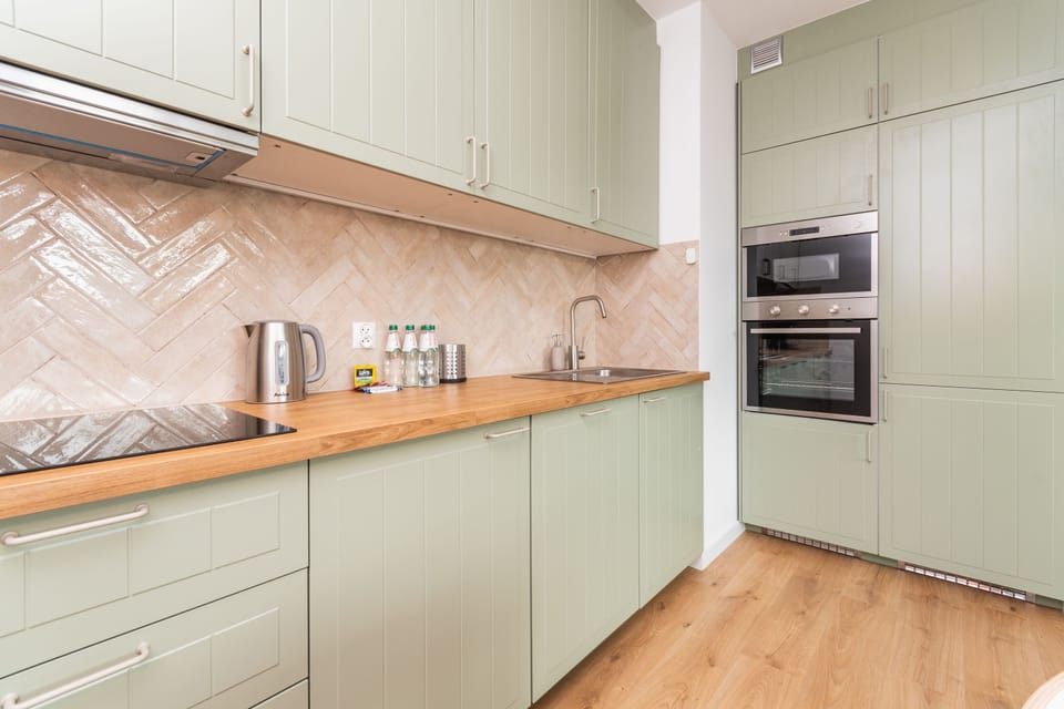 Deluxe Apartment | Private kitchen | Electric kettle