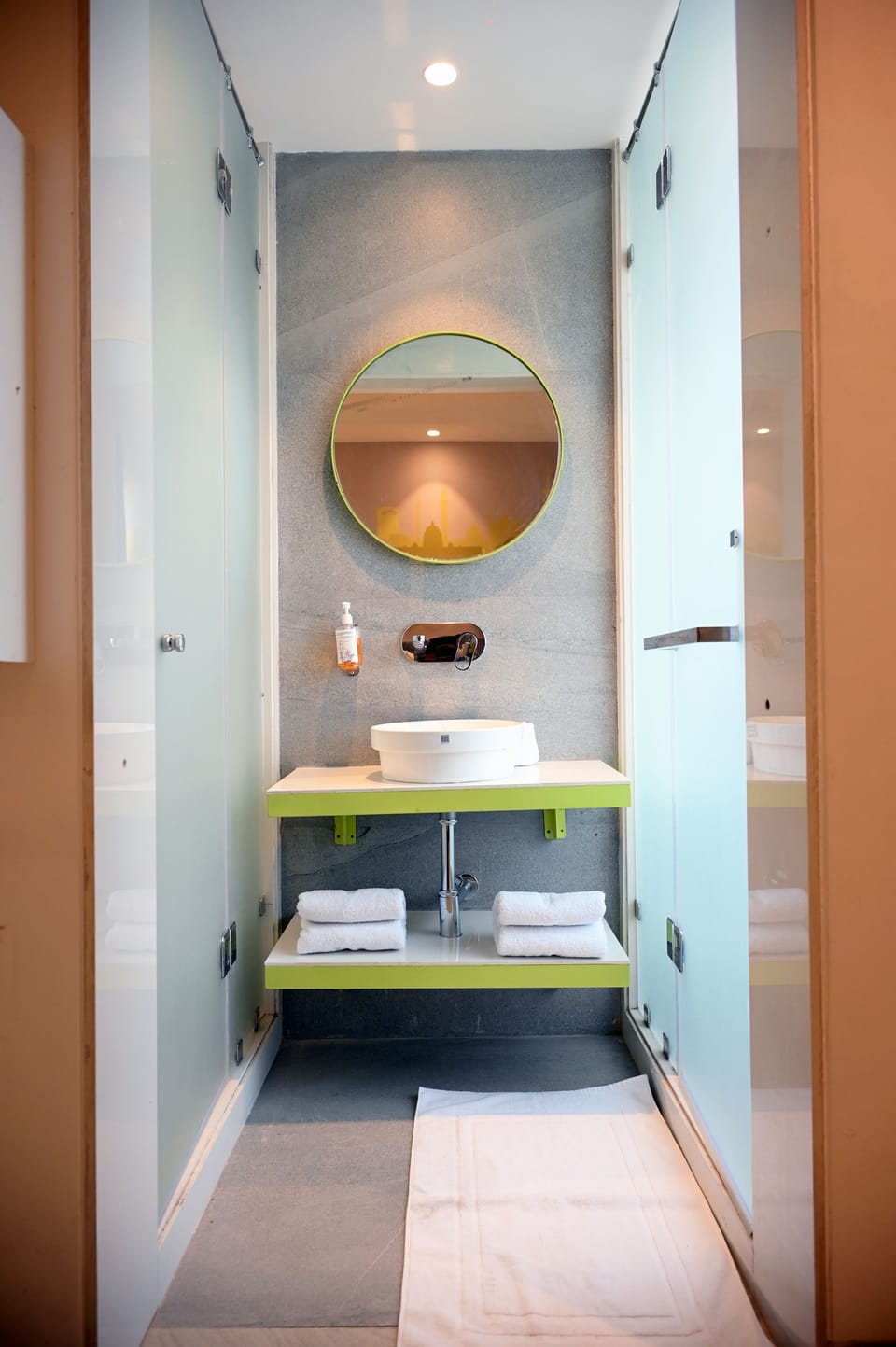 Deluxe Double Room | Bathroom | Shower, slippers, towels, soap