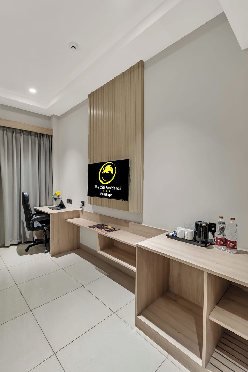 Desk, laptop workspace, soundproofing, iron/ironing board (on request)