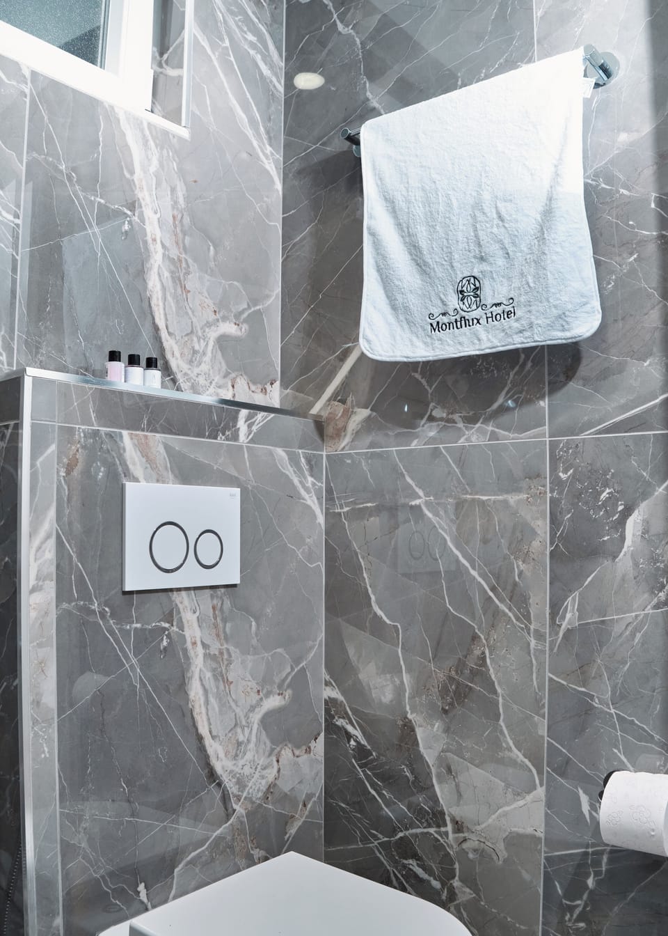 Deluxe Double Room | Bathroom | Shower, hair dryer, slippers, towels