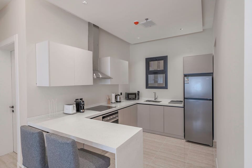 Luxury Apartment, 3 Bedrooms, Balcony, Garden View | Private kitchen | Electric kettle, toaster