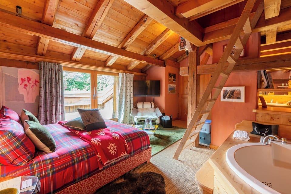Junior Suite, Bathtub | Premium bedding, down comforters, minibar, individually decorated