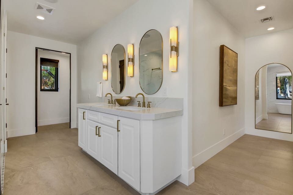 House, Multiple Beds, Pool Access, Pool View (The Stallion Estate Sleeps 24) | Interior