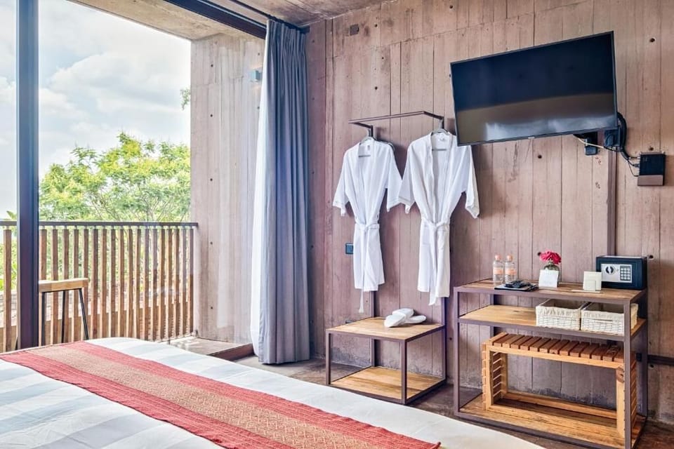 Premium Room, 1 King Bed, Terrace, Mountain View | Egyptian cotton sheets, premium bedding, in-room safe, WiFi (free)