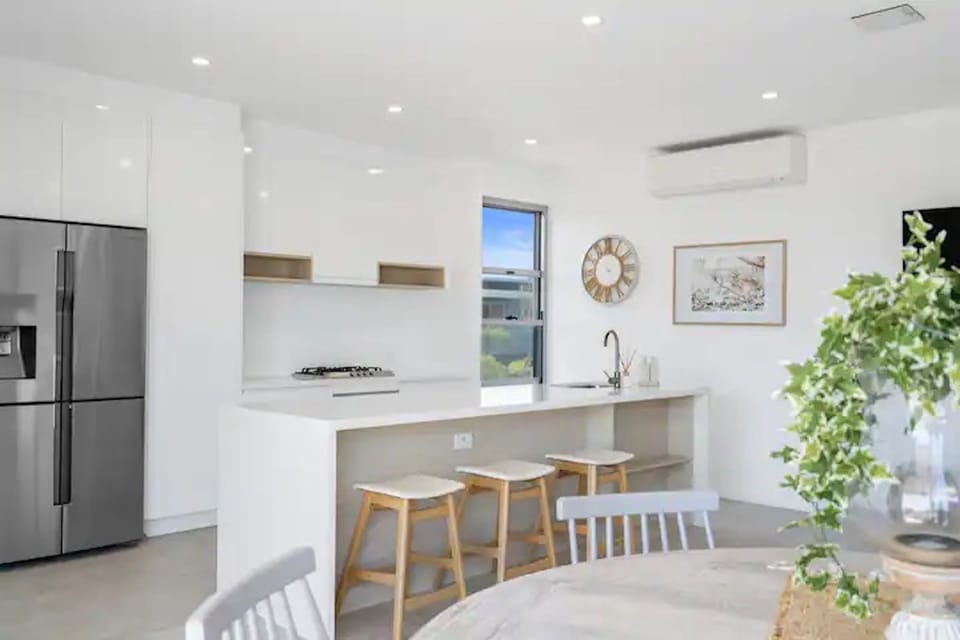 Townhome, 4 Bedrooms, Ocean View | In-room dining