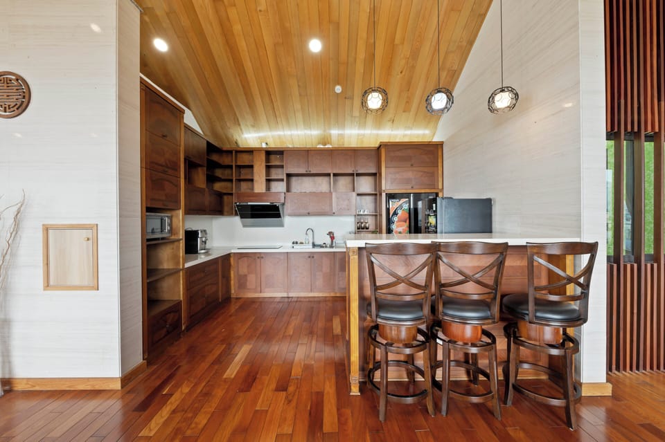 Presidential Duplex, Balcony, Lake View | Private kitchen