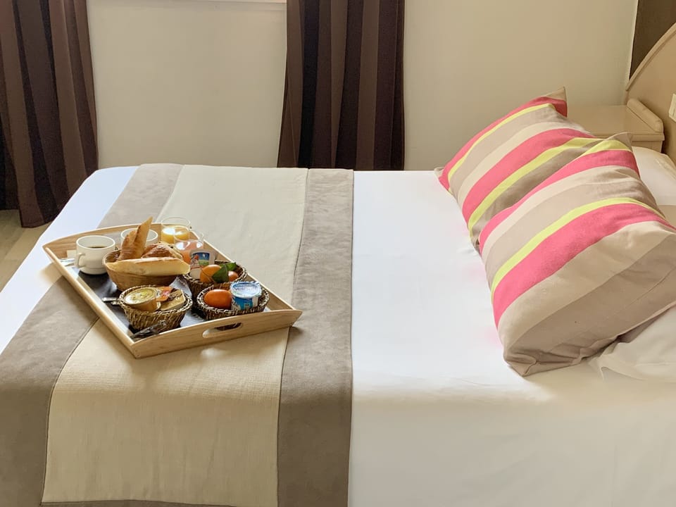 In-room safe, desk, soundproofing, free WiFi