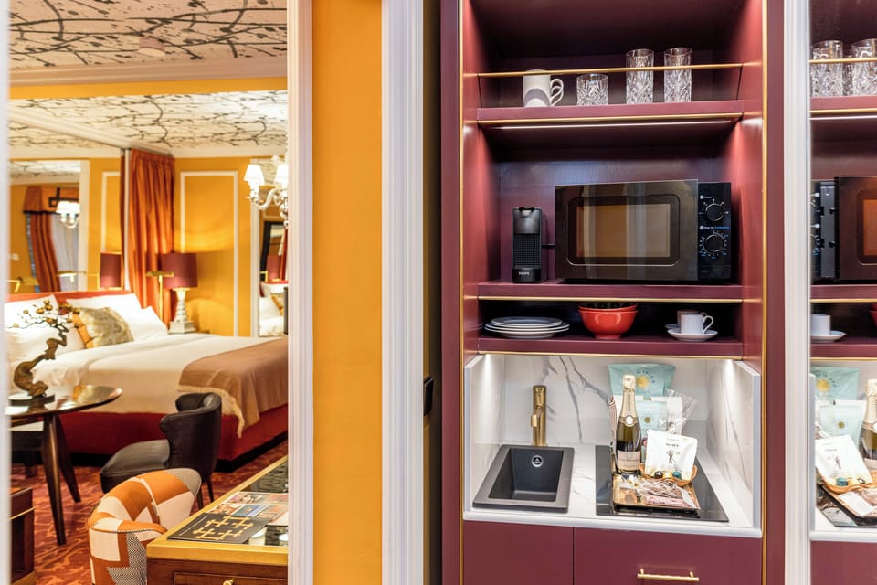 Master Suite | Minibar
