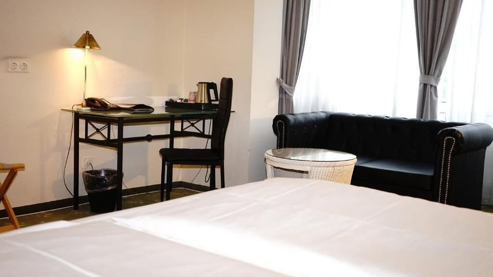 Comfort Double Room | Desk, soundproofing, free WiFi, bed sheets