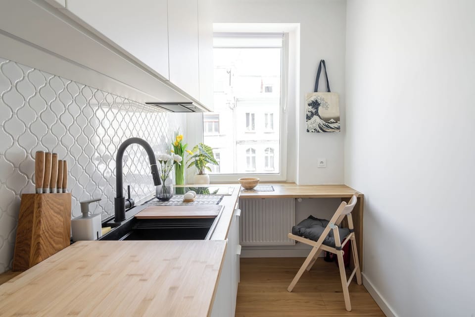 Apartment, 1 Bedroom | Private kitchenette | Fridge, stovetop, electric kettle, cookware/dishes/utensils