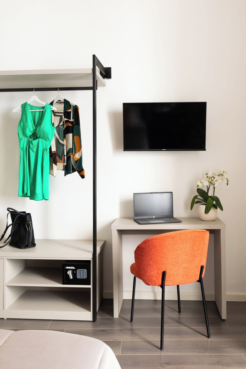 Deluxe Apartment, 2 Bedrooms | 2 bedrooms, desk, free WiFi, bed sheets
