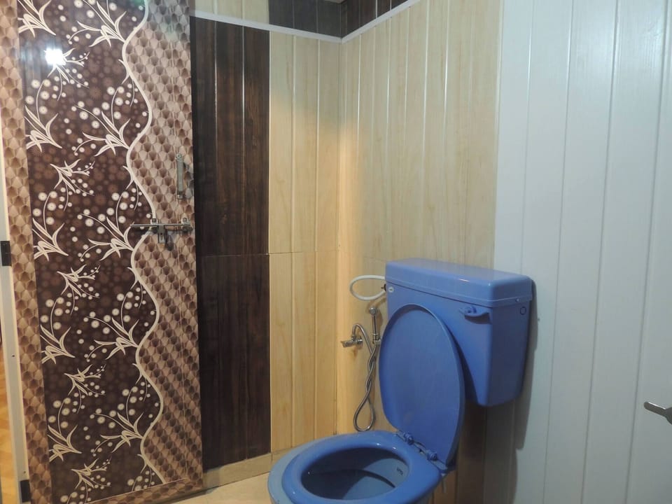 Room, 2 Bedrooms, Accessible, Smoking | Bathroom