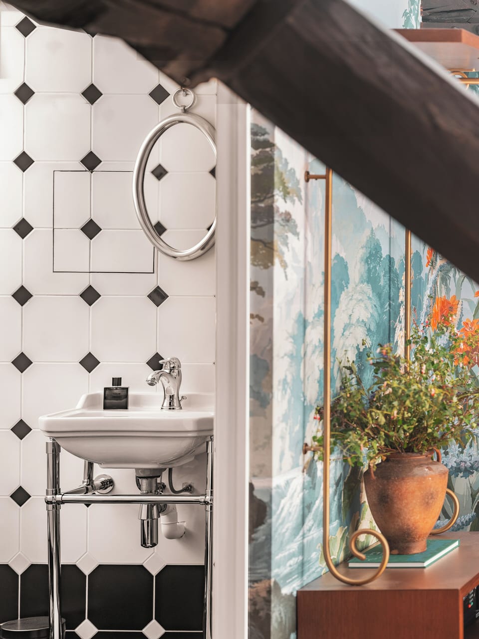 Suite Madeleine De Senlis | Bathroom | Free toiletries, hair dryer, towels, soap