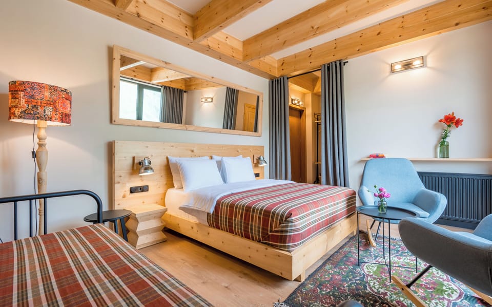 Deluxe Double Room, Mountain View | Desk, laptop workspace, free WiFi