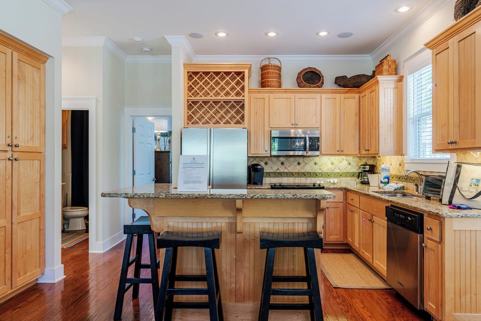 House, Multiple Beds, Patio, Garden View (Shore Thing) | Private kitchen | Fridge, microwave, oven, stovetop