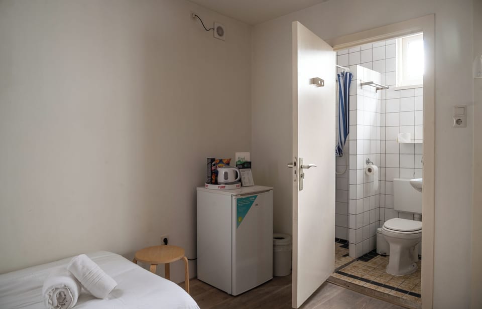 Standard Single Room | Bathroom | Shower, hair dryer, towels, soap