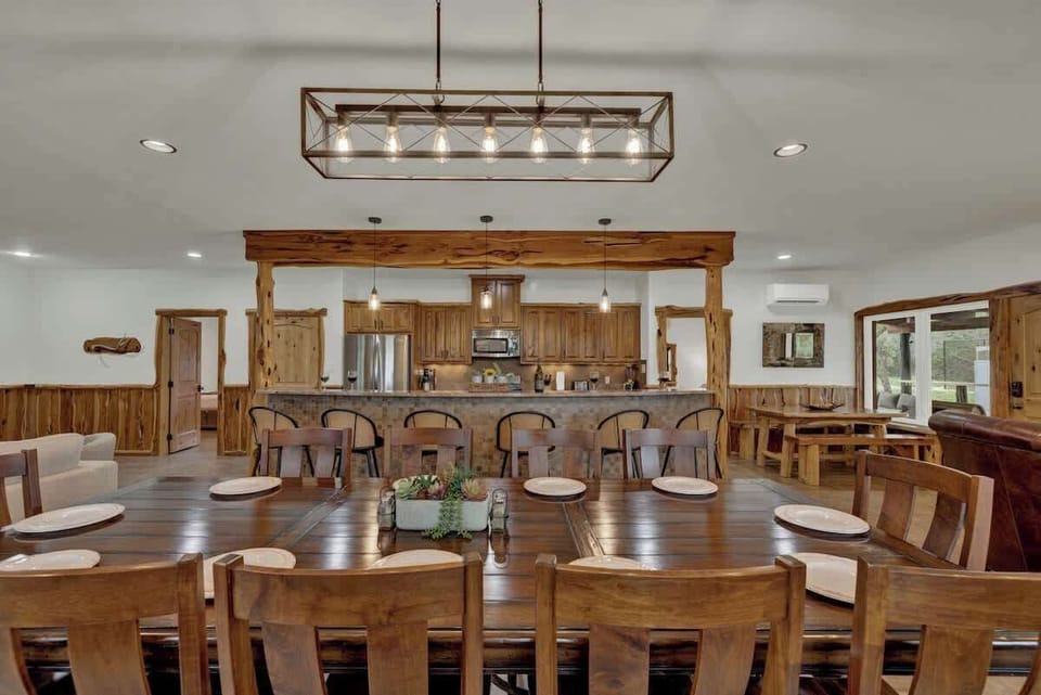 House, Multiple Beds, Pool Access (230 W Turner Court) | Dining