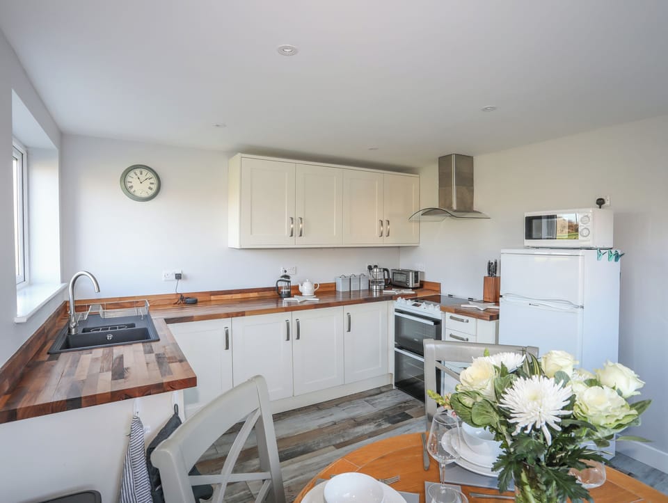 Electric kettle, cookware/dishes/utensils