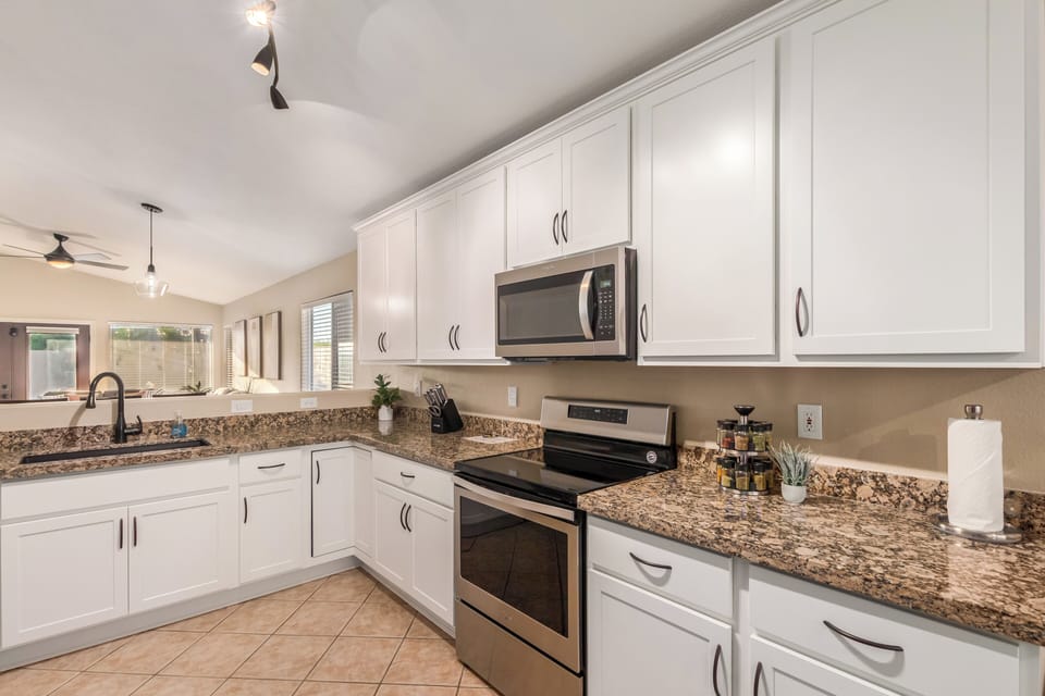 House, Multiple Beds, Pool Access, City View (136th Surprise) | Private kitchen | Coffee/tea maker