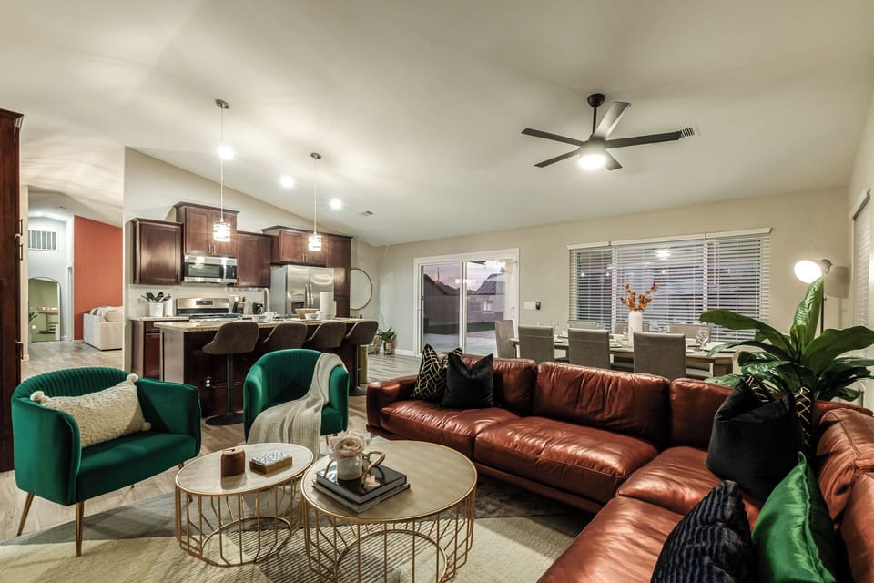 House, Multiple Beds, Pool Access, Mountain View (The Golden Cactus Phoenix) | Living area